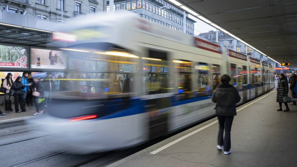 Die meisten Beschwerden bei der Zürcher Ombudsstelle betreffen den öffentlichen Verkehr. Der Ombudsmann richtete in diesem Jahr seinen Fokus aber auch auf konfrontative Beschwerden die er zurückweist.  (Symbolbild)