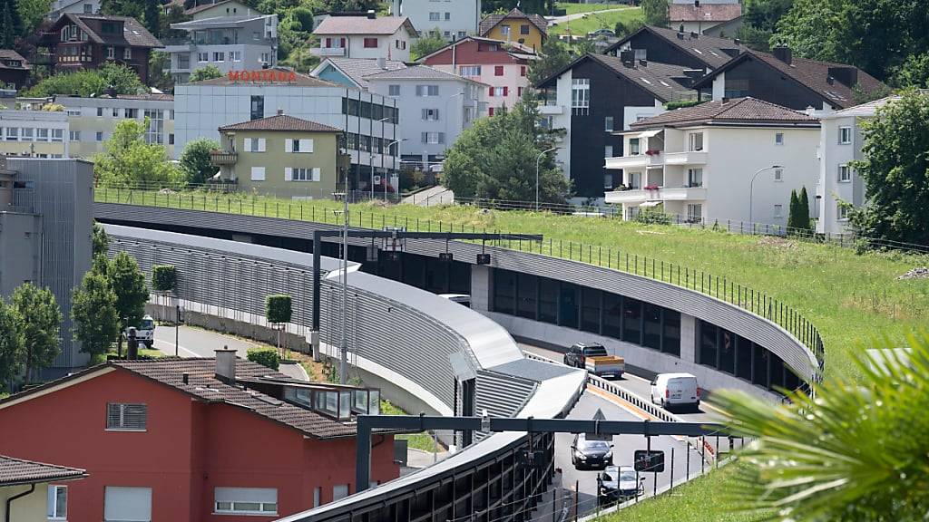 Die A2 führt in Hergiswil mitten durch das Dorf. (Archivaufnahme)