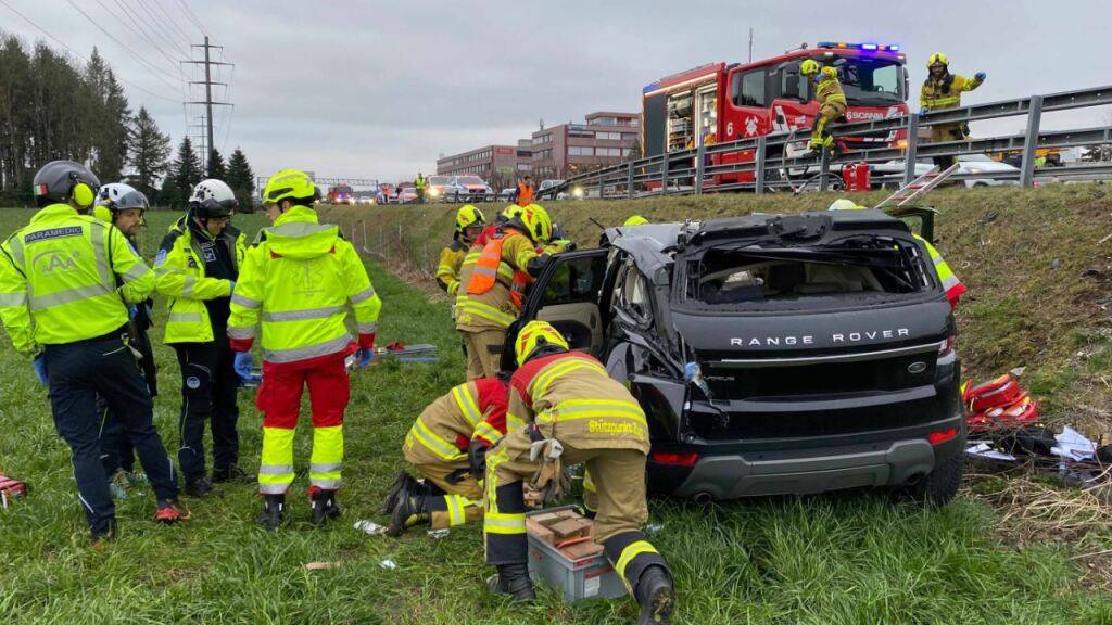 Autofahrer bei Unfall auf A4 lebensbedrohlich verletzt