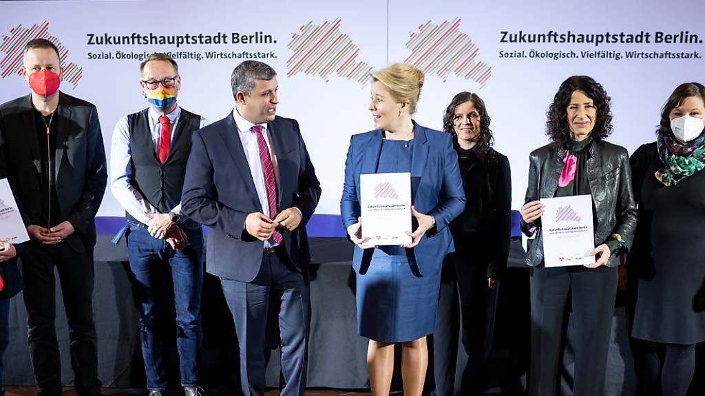 SPD, Grüne und Linke in Berlin unterzeichnen Koalitionsvertrag