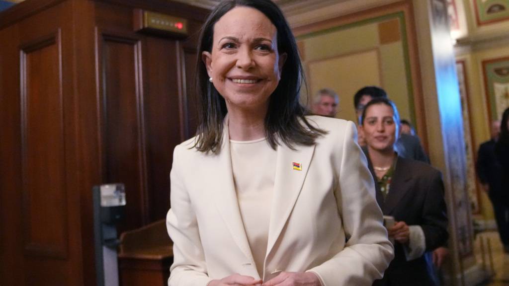 Die venezolanische Oppositionsf ̧hrerin MarÌa Corina Machado kommt am Kapitol an. Foto: Allison Robbert/AP/dpa