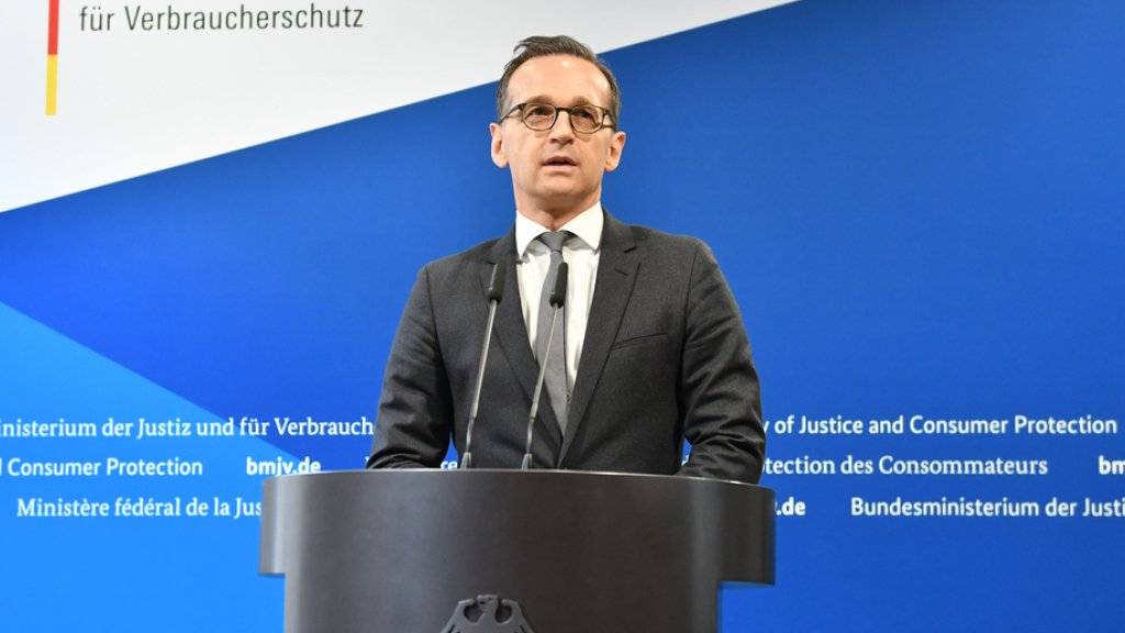 Der deutsche Justizminister Heiko Maas äussert sich am Mittwoch in Berlin vor den Medien zur Entscheidung des Kabinetts zum Thema Hasskommentare im Internet.