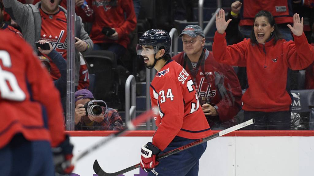 Die Fans der Washington Capitals freuen sich mit Jonas Siegenthaler über dessen Torpremiere in der NHL