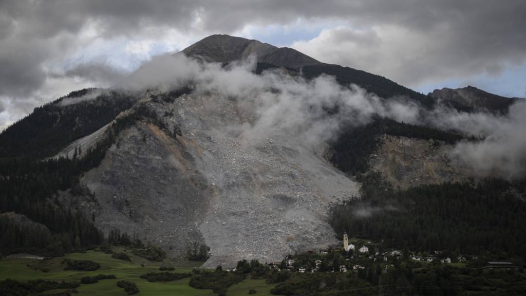 Die rund 80 Einwohnerinnen und Einwohner von Brienz GR sind seit November 2024 evakuiert. (Archivbild)