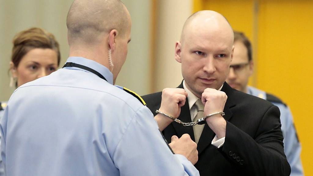 Breivik lässt in seinen Aussagen am zweiten Prozesstag keine Zweifel offen, dass er seine nationalsozialistische Gesinnung nicht aufgegeben hat.