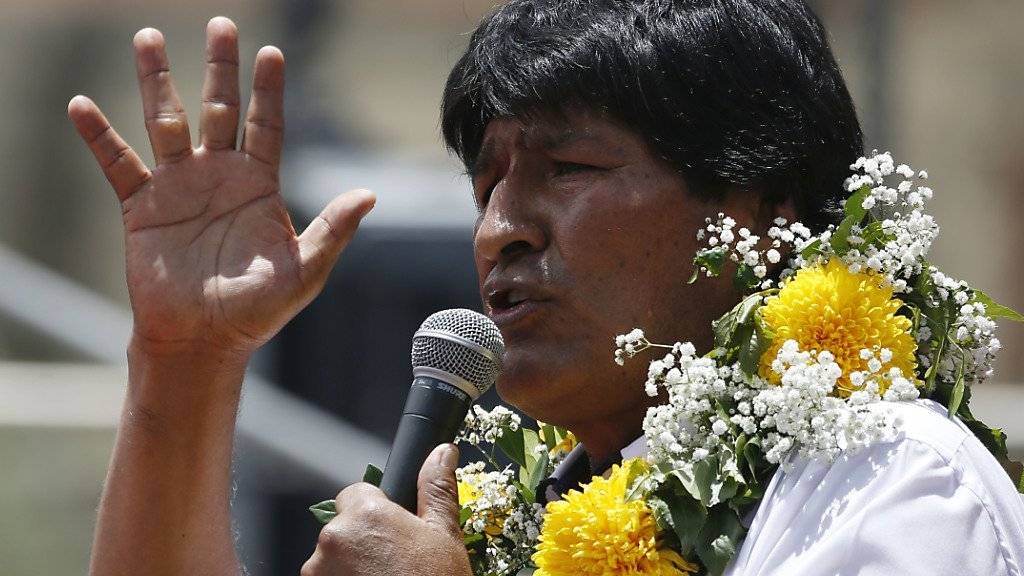 Ein viertes Mal wollen die Bolivianer ihren Präsidenten Evo Morales offenbar nicht - das Referendum scheint er zu verlieren.