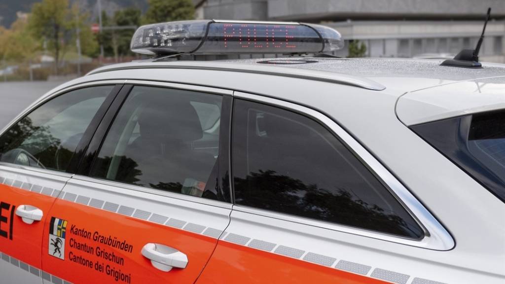 Bei der Kontrolle des Fahrtenschreibers eines Sattelmotorfahrzeugs entdeckte die Polizei eine massive Geschwindigkeitsüberschreitung, die talwärts mit der Gangschaltung auf Neutral erreicht worden war.