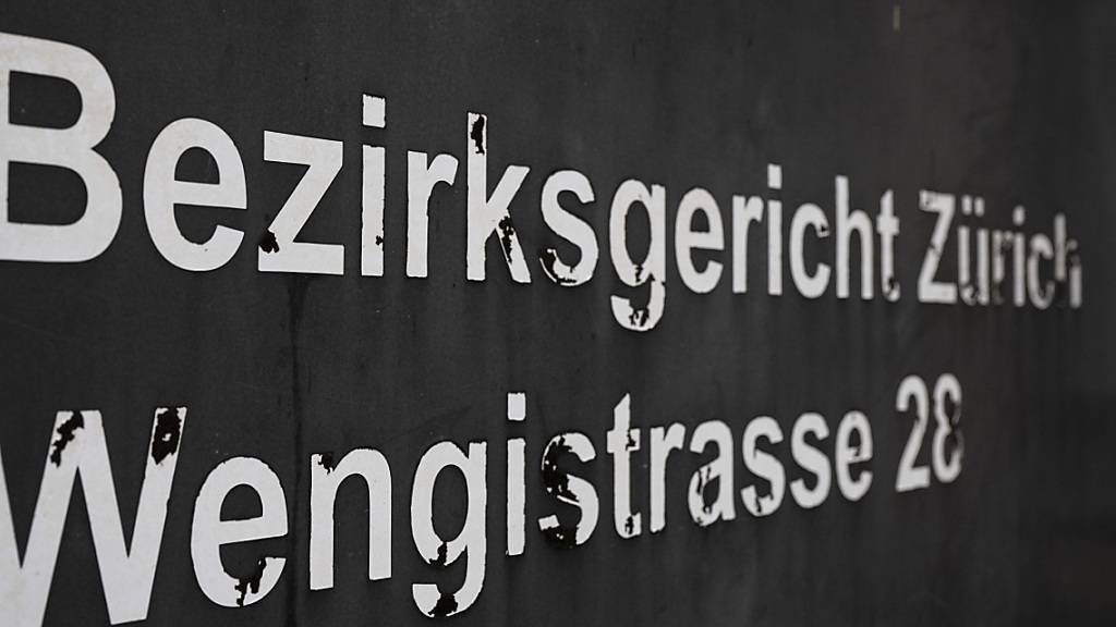 Das Bezirksgericht Zürich hat am Freitag den ehemaligen Leiter der Herzchirurgie des Universitätsspitals Zürich vom Vorwurf der Urkundenfälschung freigesprochen. (Archivbild)