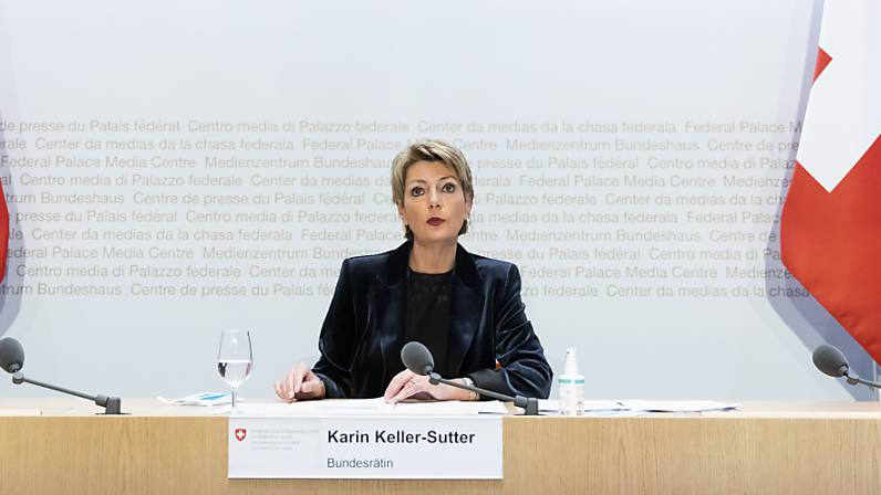 Justizministerin Karin Keller-Sutter ist eine der Gewinnerinnen des Abstimmungssonntags. An die Adresse der Konzernverantwortungsinitianten sagte sie, dass auch sie nicht mit leeren Händen dastünden.