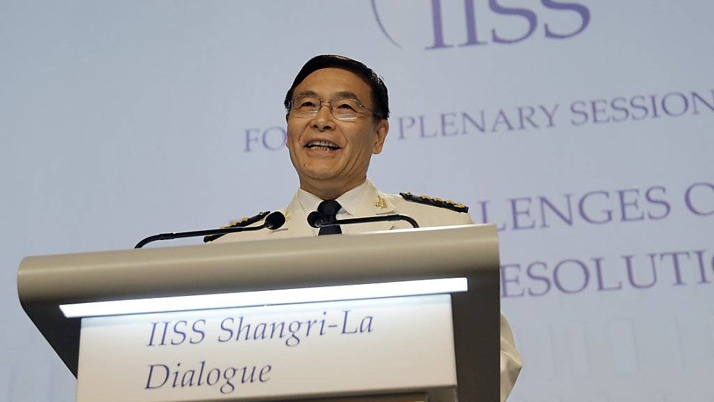 Admiral Jianguo Sun, Leiter der chinesischen Delegation an der Sicherheitskonferenz Shangri-La-Dialog bei seiner Rede in Singapur.