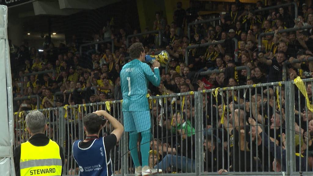 Tausende YB-Fans feiern ihre Clublegende: Prominentes Abschiedsspiel für Goalie Marco Wölfli