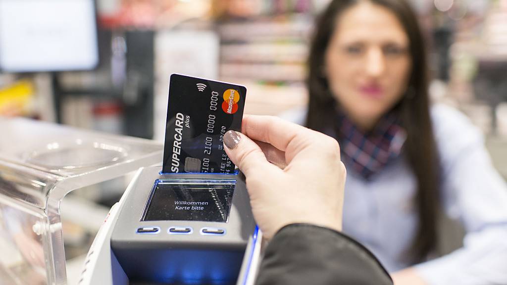 Weko einigt sich mit Mastercard auf tiefere Debitkarten-Gebühren