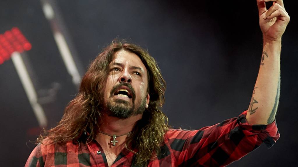 ARCHIV - Foo-Fighters-Frontmann Dave Grohl  beim Musikfestival Rock am Ring 2018. Foto: Thomas Frey/dpa