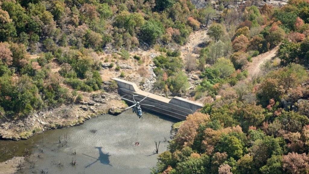 Mit drei Superpumas der Armee unterstützt die Schweiz die griechischen Behörden die Bekämpfung der Waldbrände.