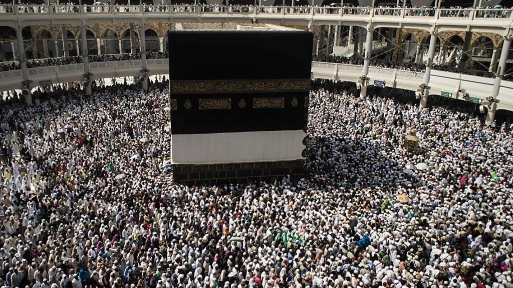 Kommende Woche beginnt die wichtigste Pilgerfahrt der Muslime, zu der auch das siebenmalige Umrunden der Kaaba gehört (Archiv)