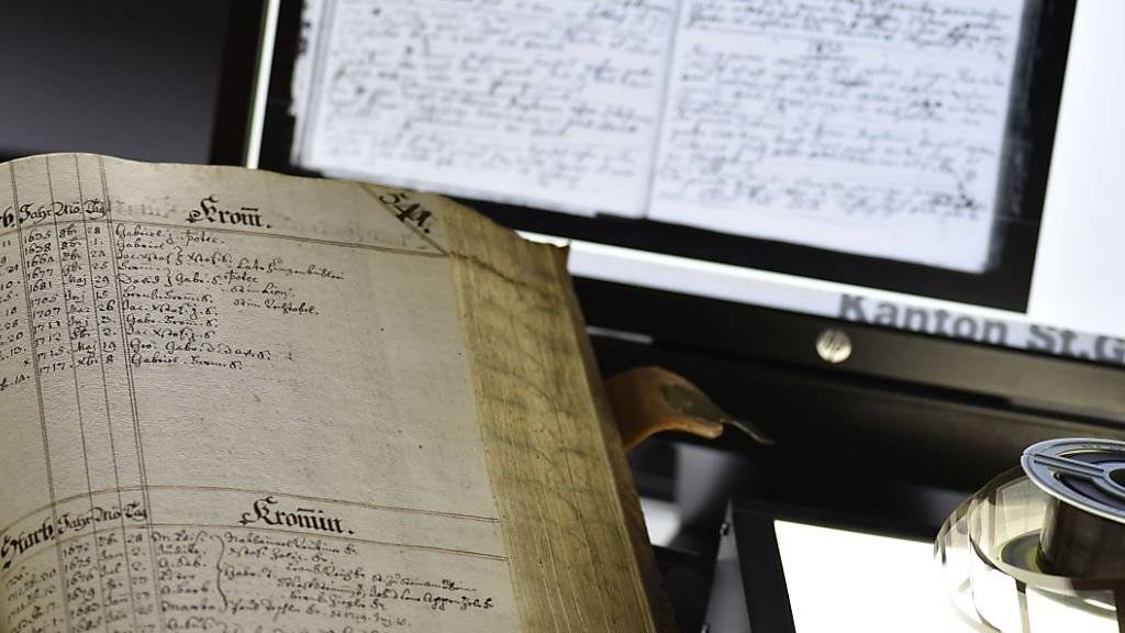 Das St. Galler Staatsarchiv stellt neu via Internet alte Kirchenbücher zur Verfügung, die bis ins 16. Jahrhundert zurückgehen und über Taufen, Eheschliessungen und Todesfälle Auskunft geben. Die Kirchenbücher sind für die Familienforschung wichtig.