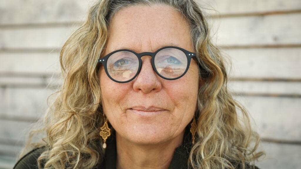 Die St. Gallerin Eveline Falk erhielt den diesjährigen Ostschweizer Radio- und Fernsehpreis.