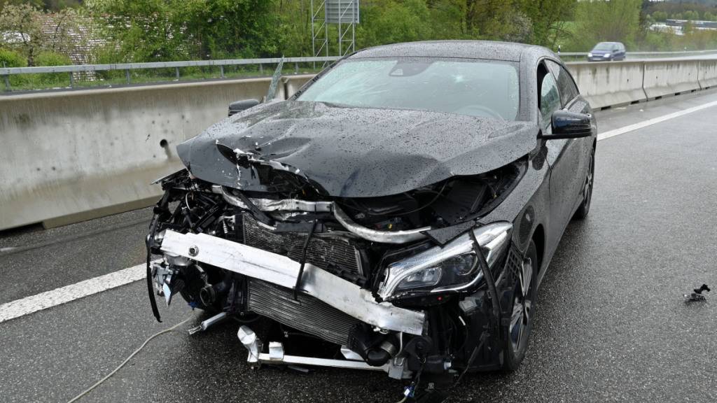 Sechs Personen verletzen sich bei Kollision auf A2 bei Knutwil LU