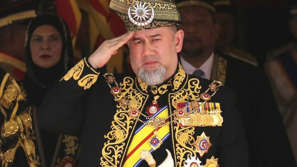 Der König von Malaysia, Sultan Muhammad V., hat abgedankt. Zuvor hatte es wochenlange Spekulationen über die Zukunft des Königs gegeben, da er angesichts von Gerüchten über eine Heirat mit einer russischen Ex-Schönheitskönigin sein Amt ruhen liess. (Archivbild)
