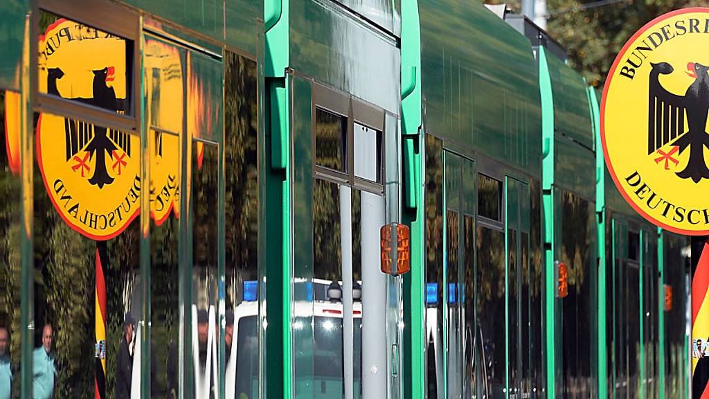 Die deutsche Bundespolizei zog einen gesuchten Dieb aus dem Tram. (Symbolbild)