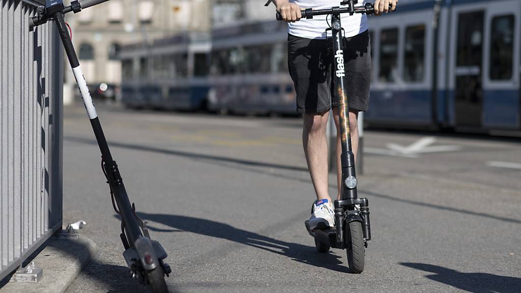 Elektrofahrzeuge wie Trottinetts sind im Trend, die Einhaltung der Regeln laut Kantonspolizei weniger. (Symbolbild)