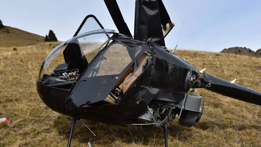 Zwei Piloten bei Helikopterabsturz in Maienfeld GR unverletzt