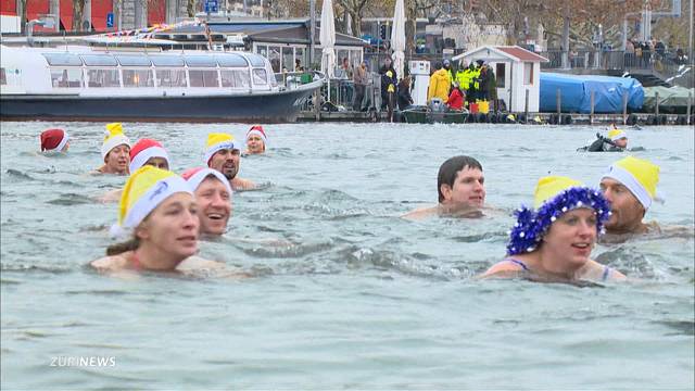 Über 300 Menschen schwimmen für den guten Zweck