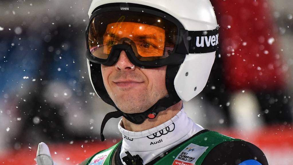 Daumen hoch: Simon Ammann überstand in Oberstdorf die Qualifikation ohne Probleme.