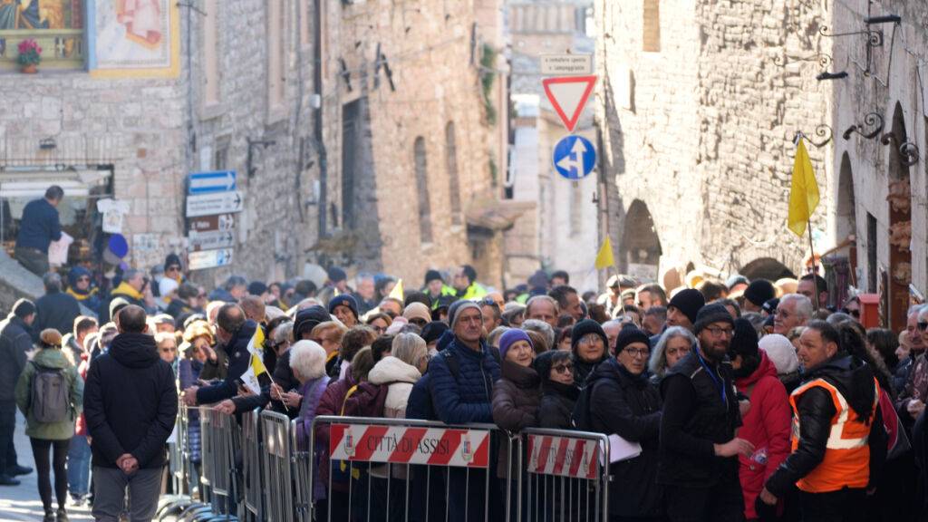 Assisi zeigt erstmals Gebeine des Heiligen Franziskus
