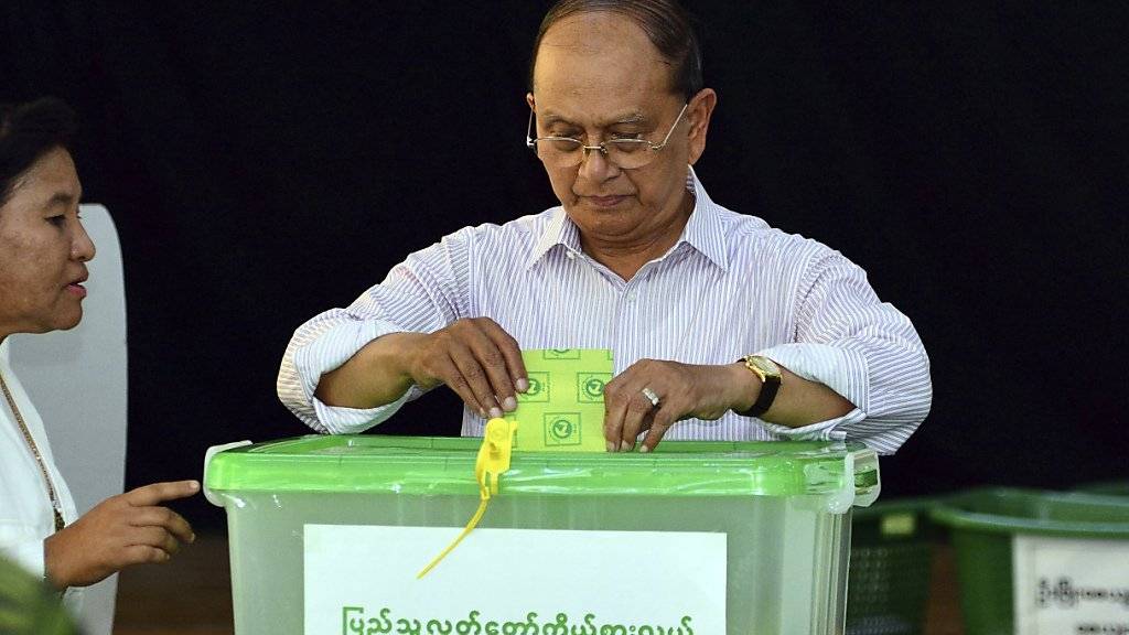 Myanmars Präsident Thein Sein gab seine Stimme in der Hauptstadt Naypyitaw ab