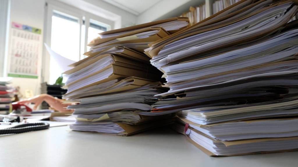 KI könnte unter anderem Abläufe in den kantonalen Verwaltungen effizienter machen. Eine Analyse hierzu wurde nun veröffentlicht. (Symbolbild)