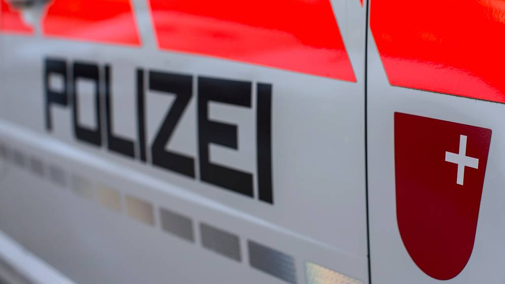 Die Kantonspolizei Schwyz vermeldete den schweren Unfall am Samstag.