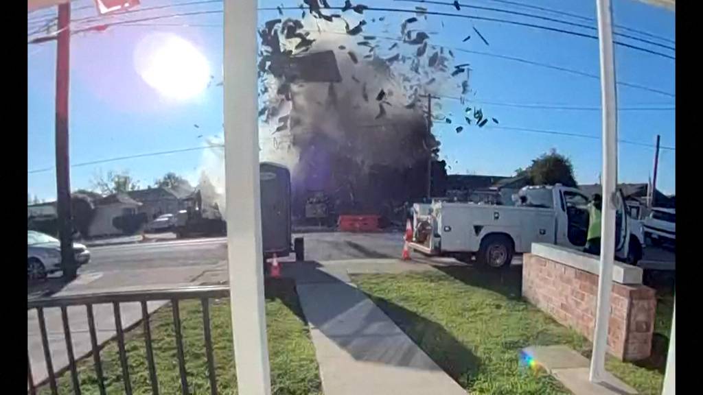 Überwachungskamera filmt gewaltige Explosion in Kalifornien