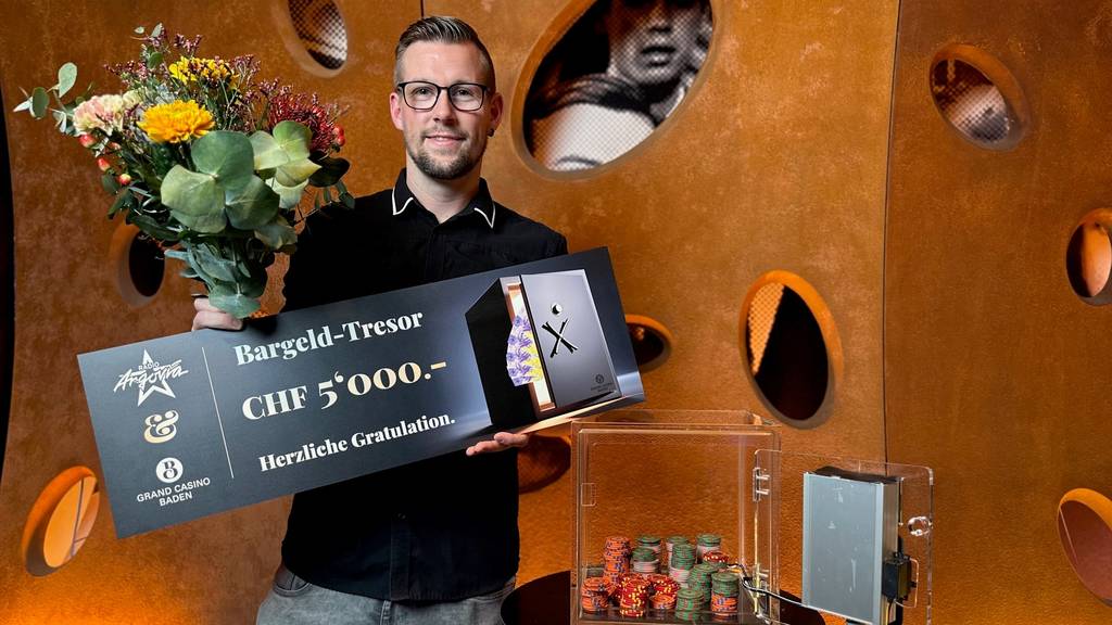 Pirmin holt sich die 5'000 Franken Cash aus dem Tresor!