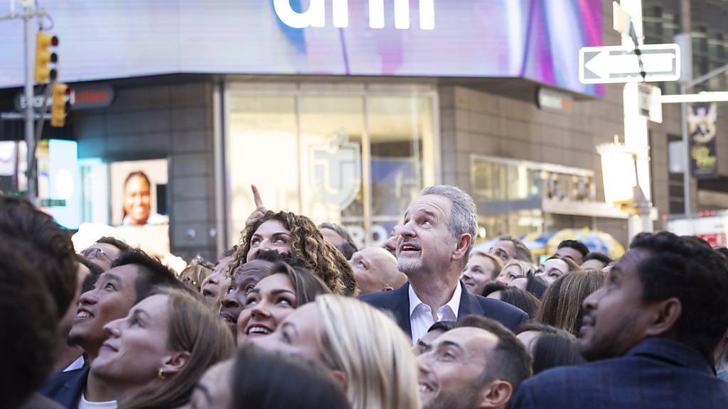 Der Chipentwickler Arm, dessen Technik in praktisch allen Smartphones verbaut ist, profitiert vom Schritt ins Geschäft mit Rechenzentren. (Archivbild)