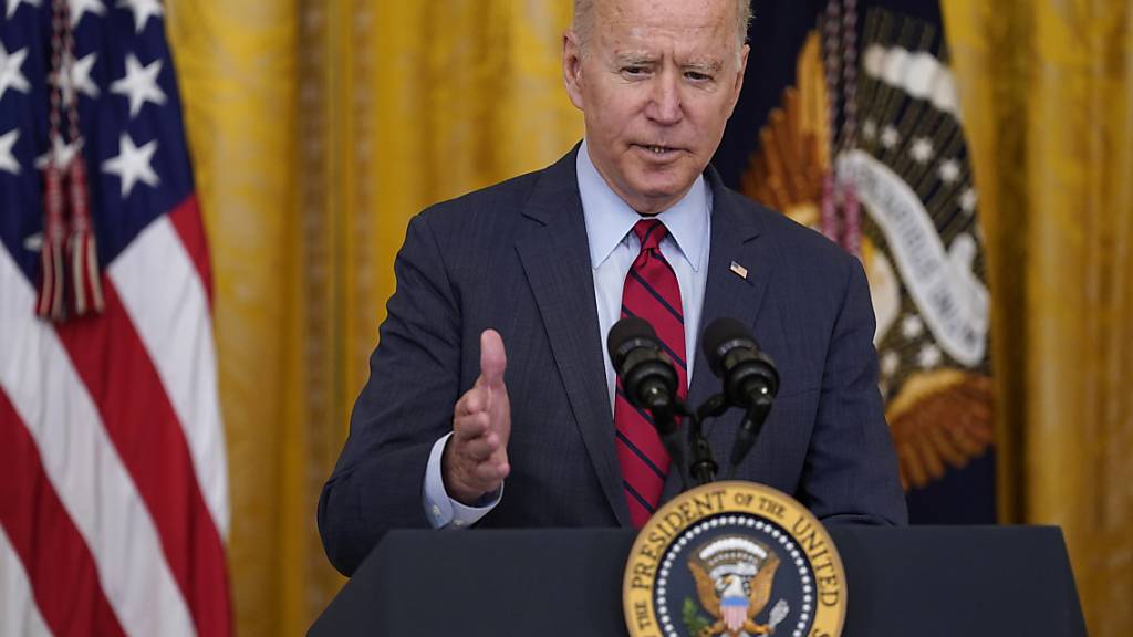 Joe Biden, Präsident der USA, spricht im East Room des Weißen Hauses. Foto: Evan Vucci/AP/dpa