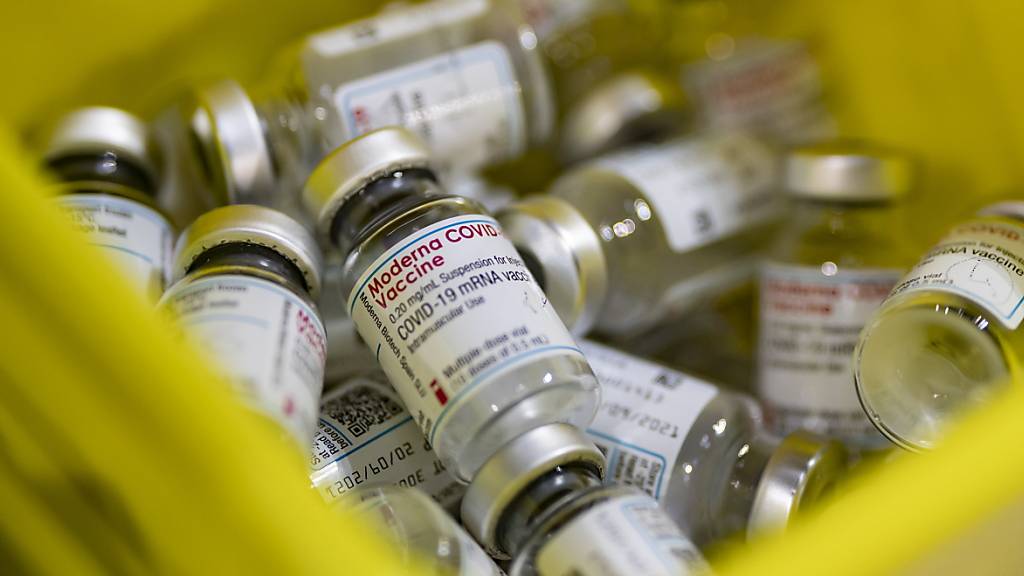Die Impfdosen des US-Hestellers Moderna sind zurzeit Mangelware. (Symbolbild)