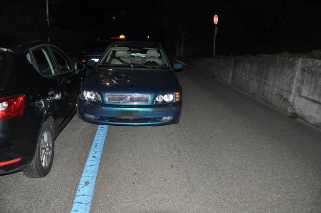 Olten SO, September 5: A driver escapes from a police checkpoint and damaged several vehicles in the process.  He did not have a valid driver's license and was allegedly under the influence of drugs.