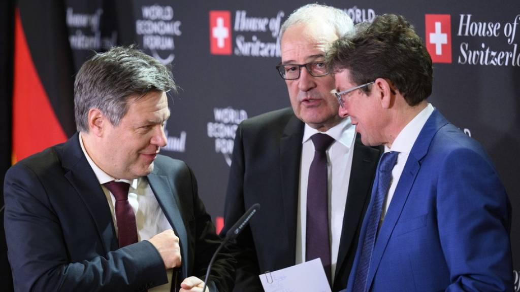 Die Bundesräte Guy Parmelin und Albert Rösti haben sich mit dem deutschen Vizekanzler und Wirtschaftsminister Robert Habeck im Rahmen des WEF getroffen.