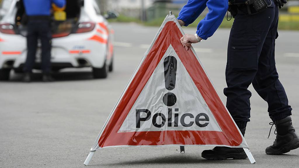 Polizei sichert verdächtige Objekte in Haus in Murten FR