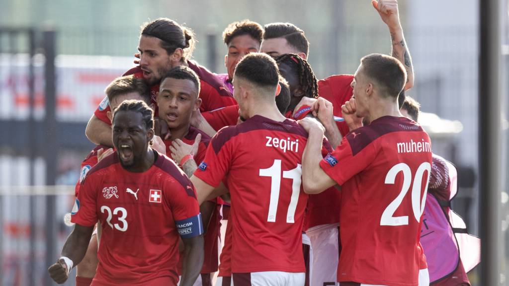 Die Schweizer feiern den Siegtreffer gegen England
