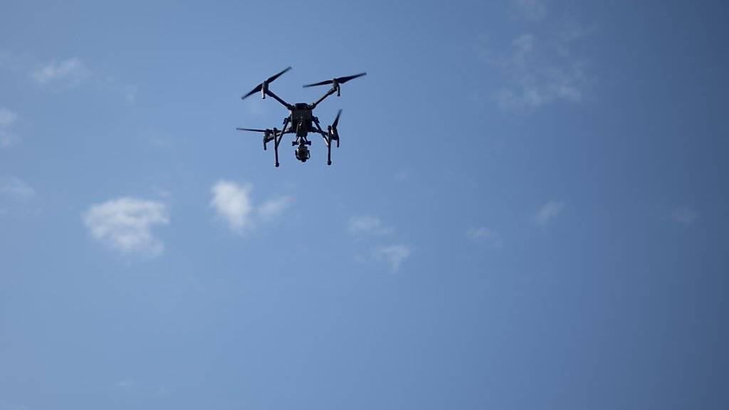Dass ein Kleinflugzeug und eine Drohne im vergangenen Oktober bei Grenchen SO nicht zusammengestossen sind, war laut der Sicherheitsuntersuchungsstelle Sust «reiner Zufall». (Themenbild)