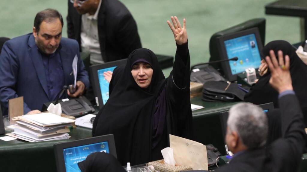 Iranische Gesetzgeber nehmen an einer öffentlichen Sitzung des Parlaments teil. Foto: Icana News Agency/ZUMA Press Wire/dpa