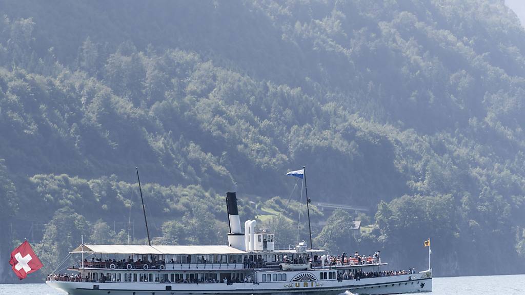 Das Dampfschiff "Uri"ist seit 1901 auf dem Vierwaldstättersee unterwegs. Dampfschiffe benötigen rund drei Mal mehr Treibstoff als Motorschiffe. (Archivaufnahme)