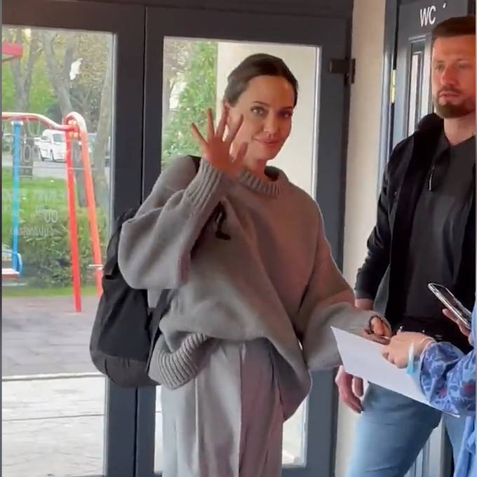Angelina Jolie besucht Flüchtende in Lwiw