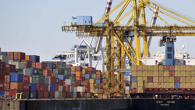 Deutsche Exporte ziehen im Juni weiter an