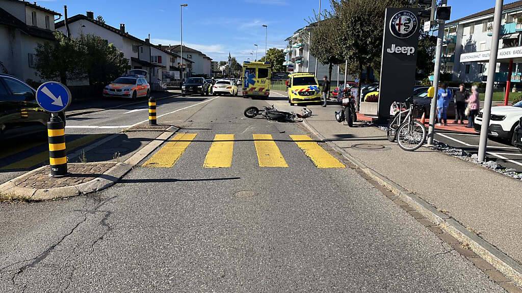 Eine Fussgängerin wurde in Rapperswil-Jona von einem Motorrad erfasst.