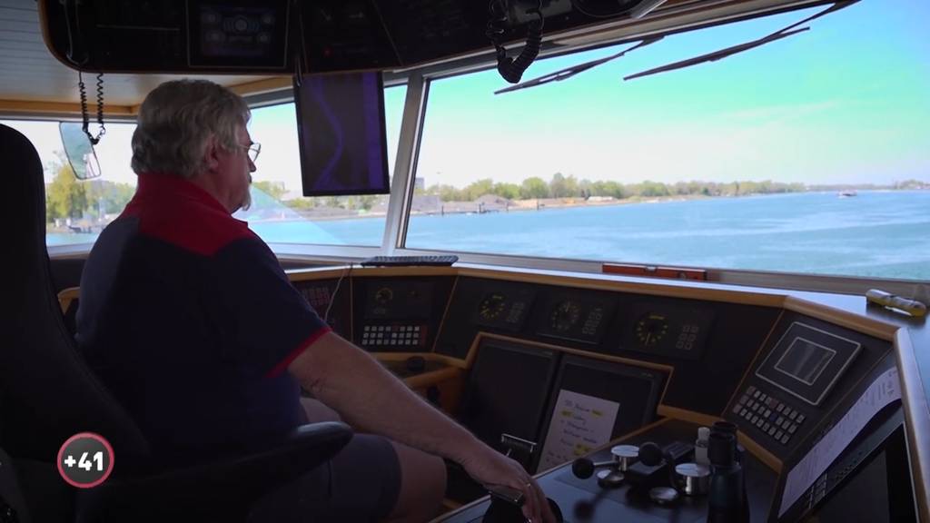 Auf dem Frachtschiff: Leinen los!