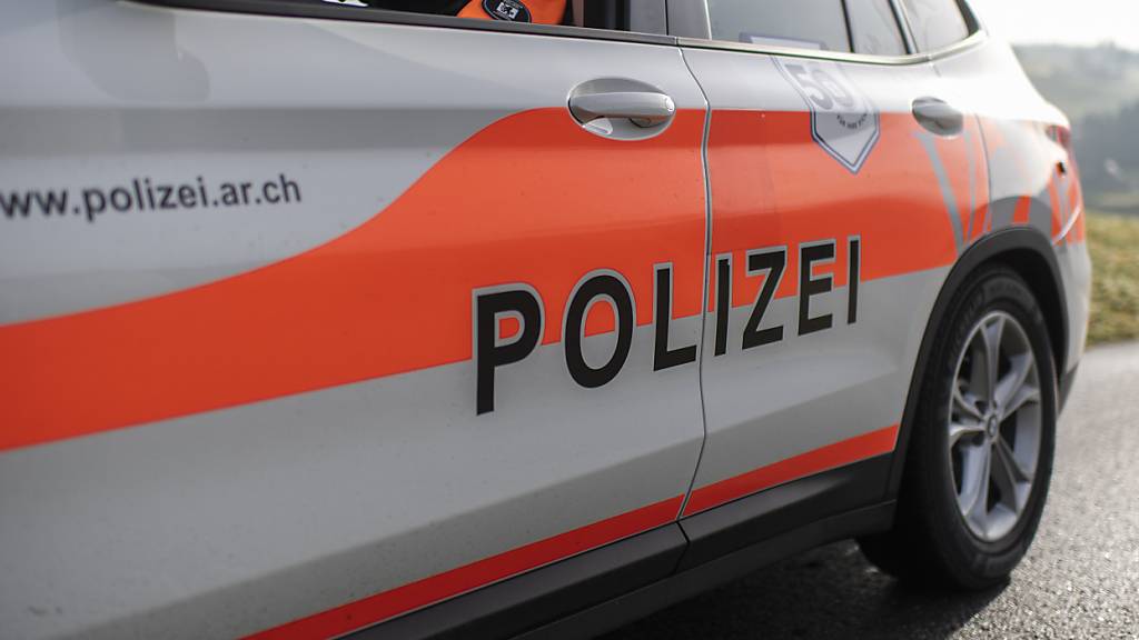 Die Kantonspolizei Appenzell Ausserrhoden ermittelte einen Mann, der in Herisau aus einer Schreckschusspistole Schüsse abfeuerte. (Symbolbild)