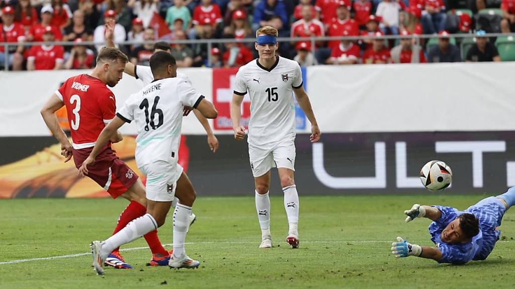 Silvan Widmer staubt in der 26. Minute zum 1:1 ab - und übertüncht damit eine Schweizer Problemzone